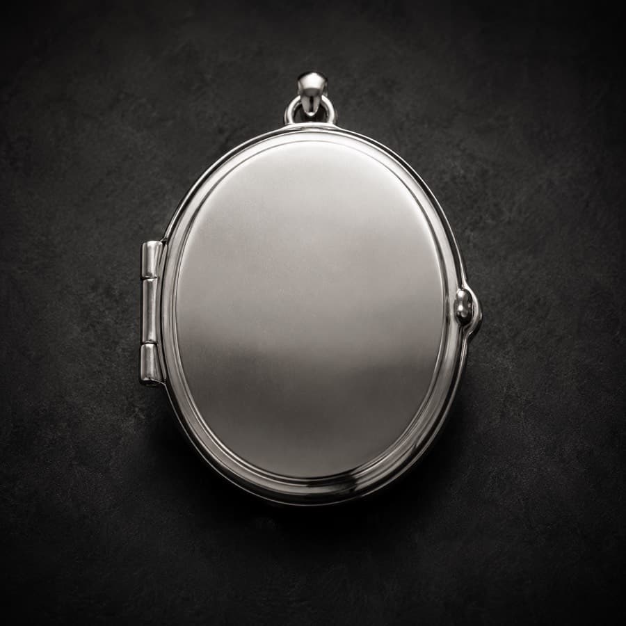 Oval Locket 22 mm — unengraved blank